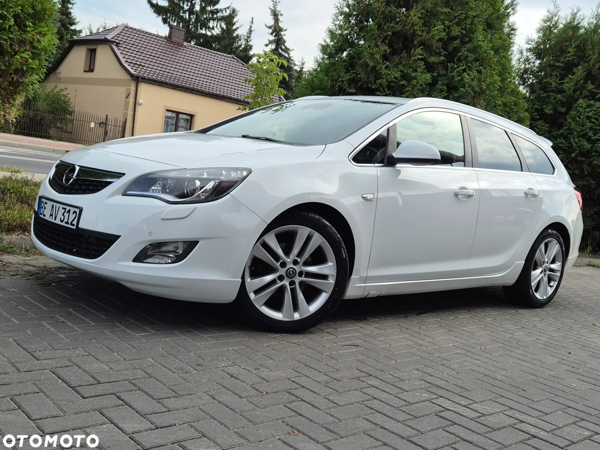 Opel Astra 1.6 Turbo Caravan Cosmo - 3