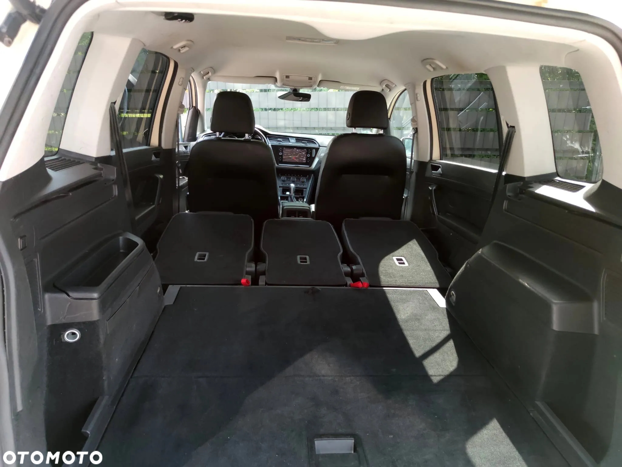 Volkswagen Touran - 12