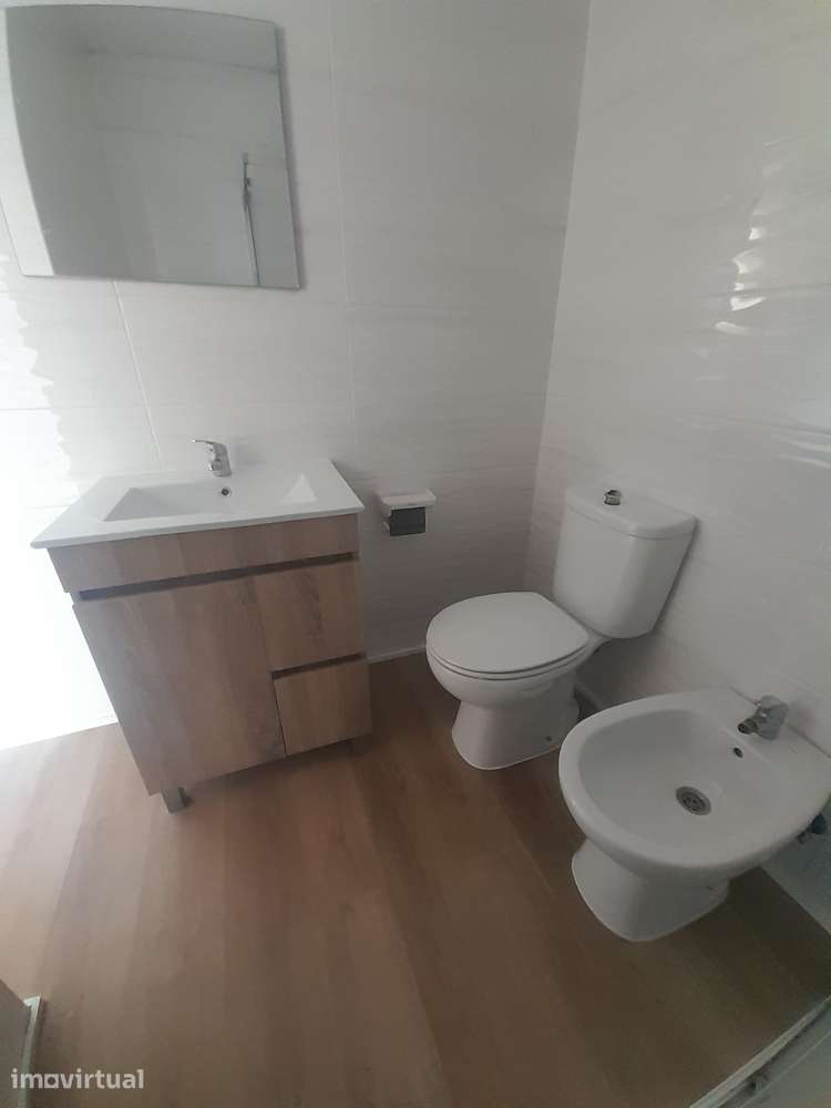 T2 - PERTO ESCOLAS GUALDIM PAIS E.S.StaMaria dos Olivais - Grande imagem: 5/10