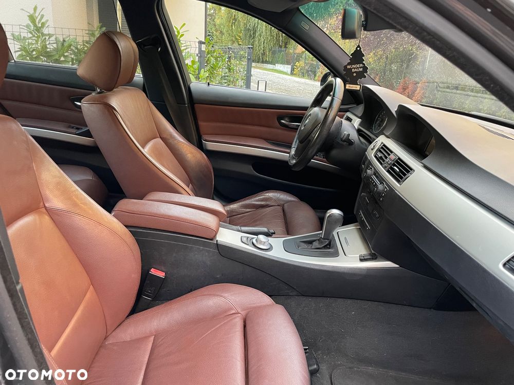 BMW Seria 3 320i - 11