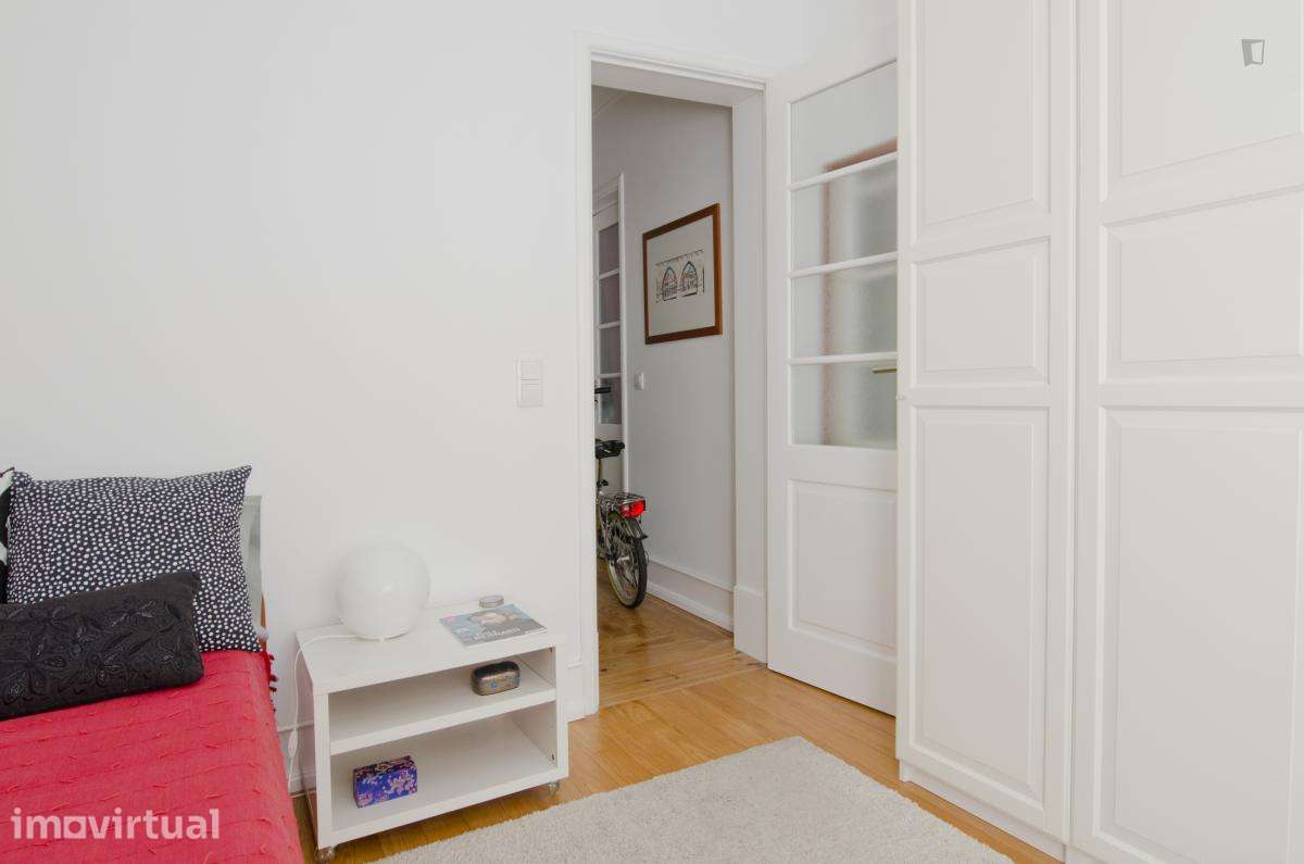 Quarto - localizado em Alameda Lisbon - Grande imagem: 3/14