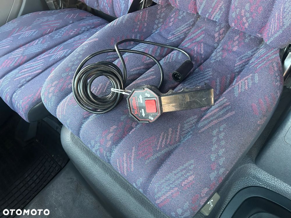 Mercedes-Benz ATEGO 815 LAWETA NA 2 AUTA / WCIĄGARKA Z PILOTEM / POMOC DROGOWA Z NAJAZDAMI / BARDZO ŁADNY STAN / OŚWIETLENIE OSTRZEGAWCZE / KABINA SYPIALNA !! - 32