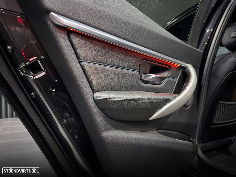 BMW 330 e iPerformance Pack M - 34