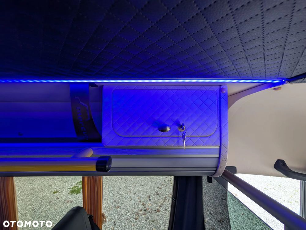 Mercedes-Benz Sprinter 517 - 21