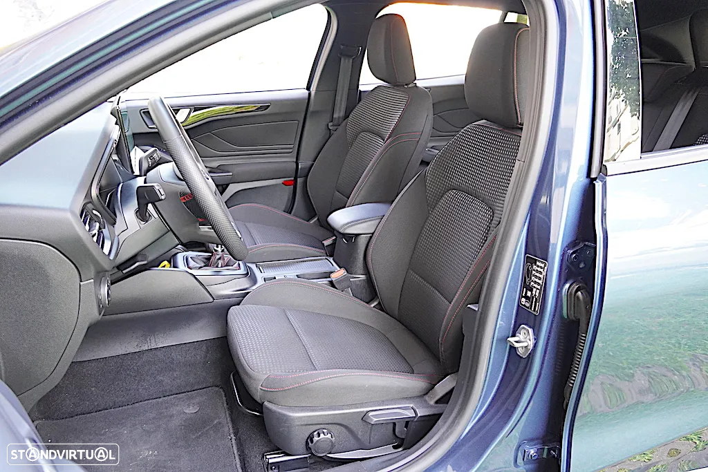 Ford Focus SW 1.0 EcoBoost MHEV ST-Line - 20