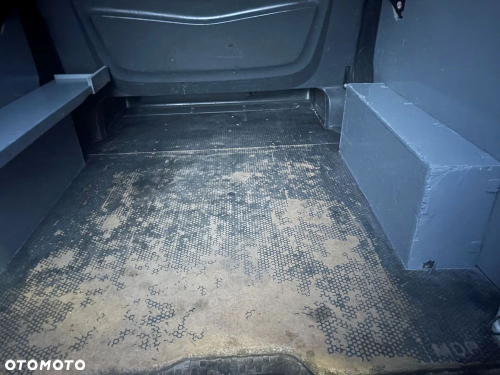 Renault Trafic - 13
