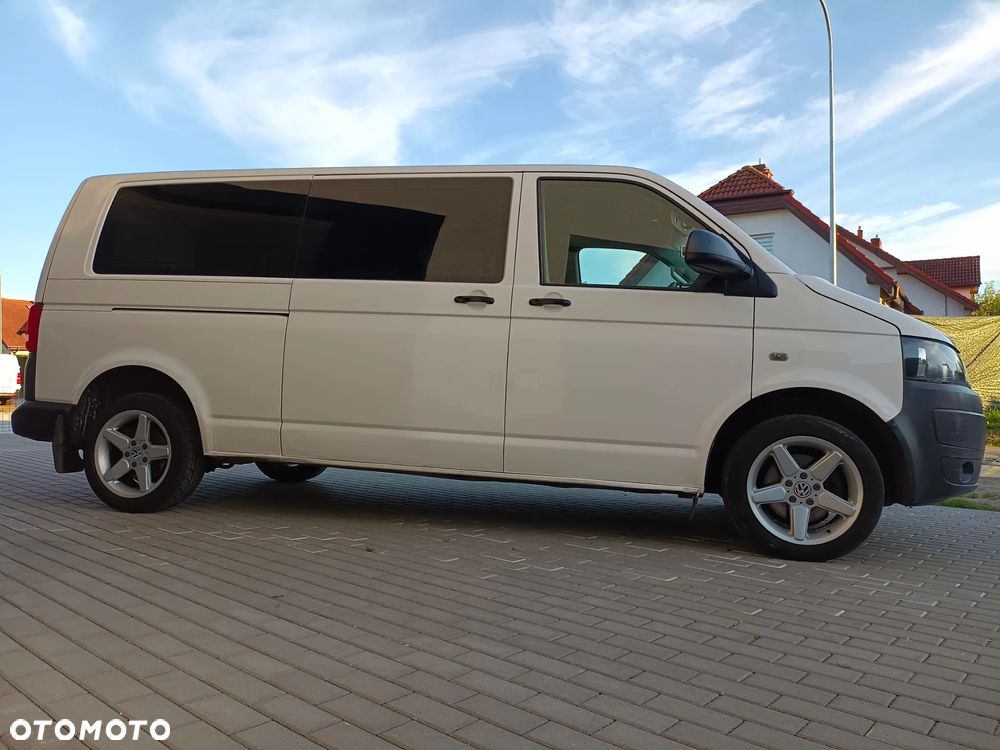Volkswagen Caravelle - 10