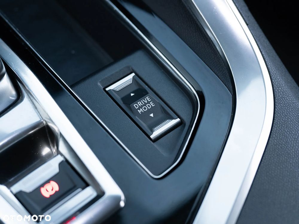 Peugeot 3008 1.6 PureTech Hybrid PHEV Allure Pack S&S EAT8 - 37