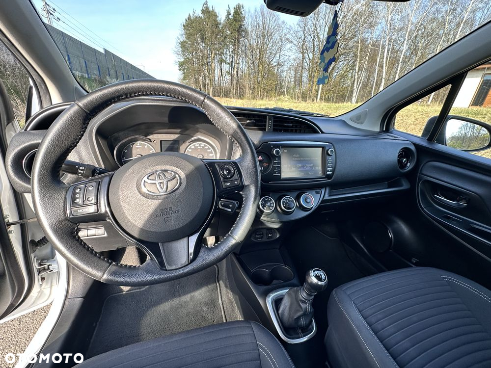 Toyota Yaris 1.5 Dynamic - 12