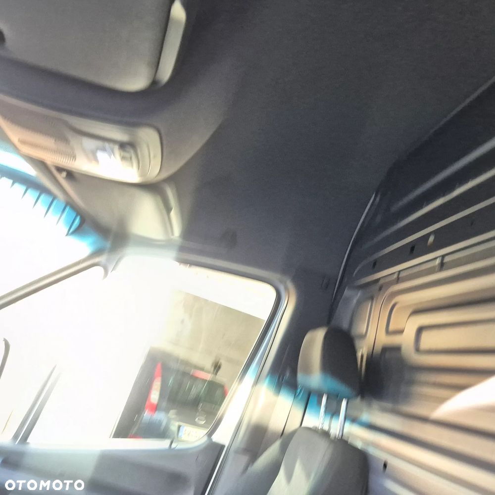 Mercedes-Benz Sprinter - 16