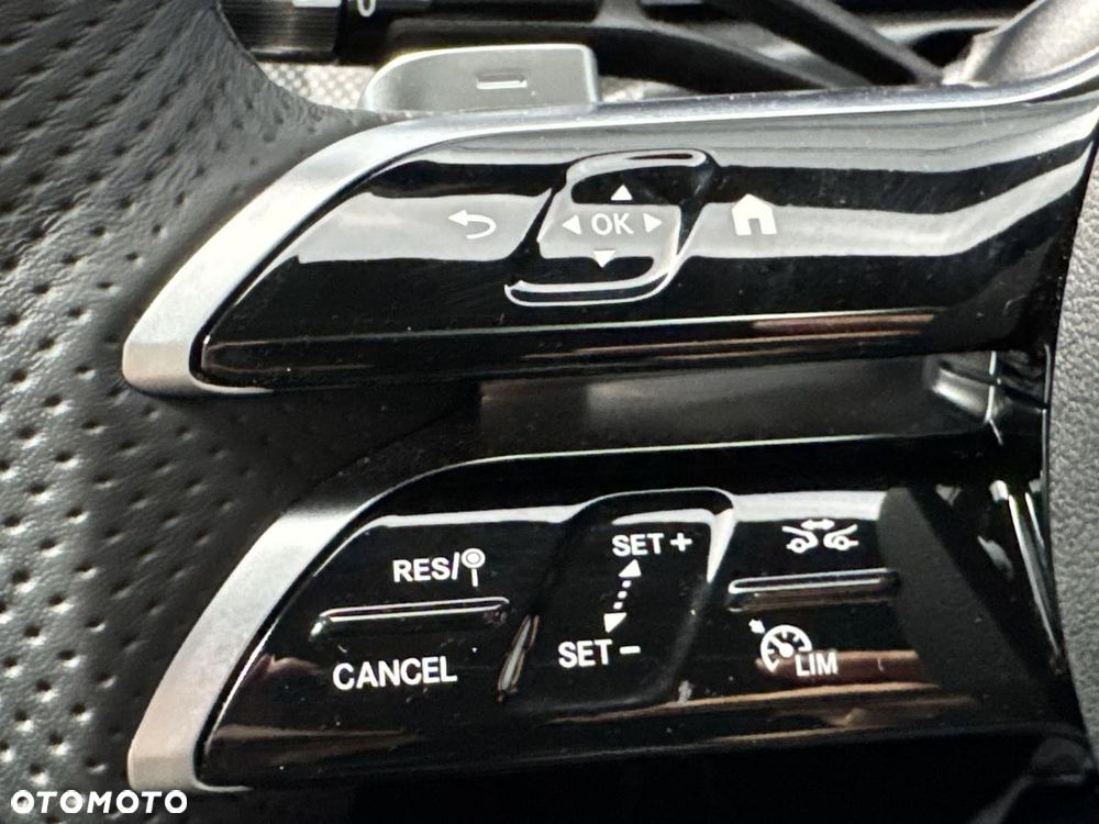 Mercedes-Benz CLE 300 4Matic 9G-TRONIC Edition AMG Line - 16