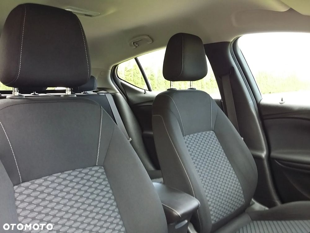 Opel Astra 1.4 Turbo Color Edition - 17