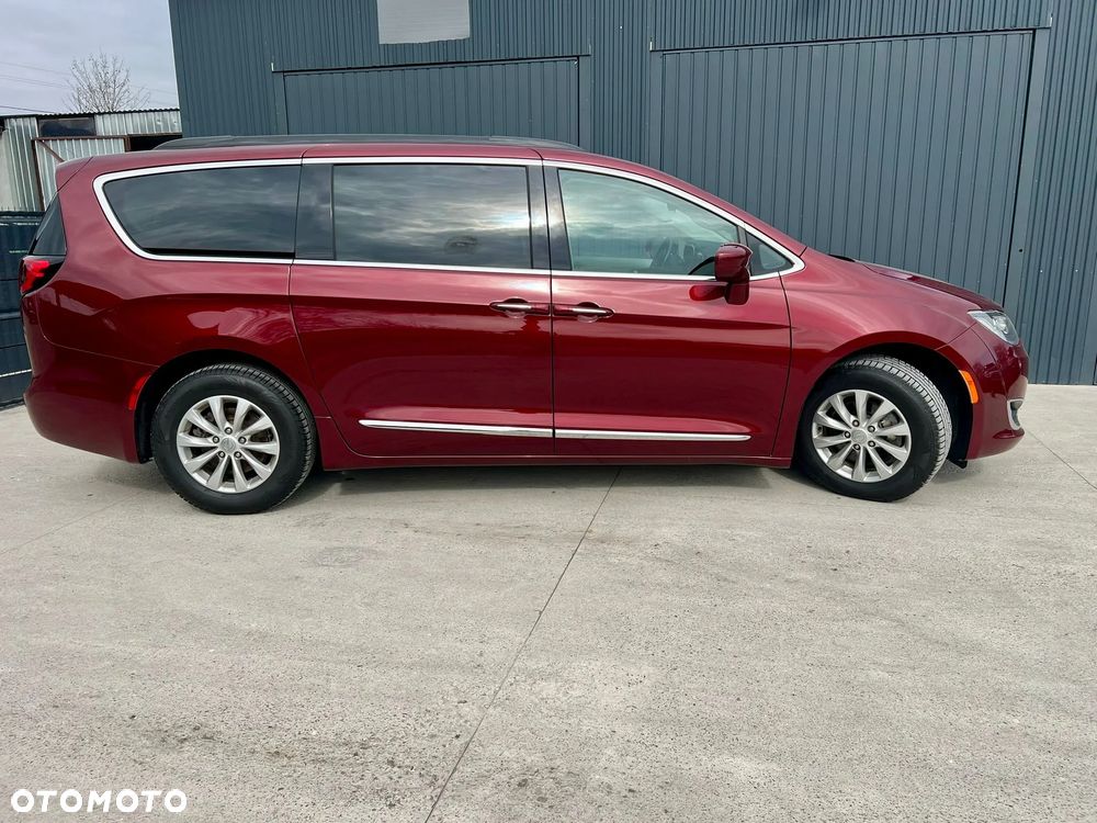 Chrysler Pacifica - 4