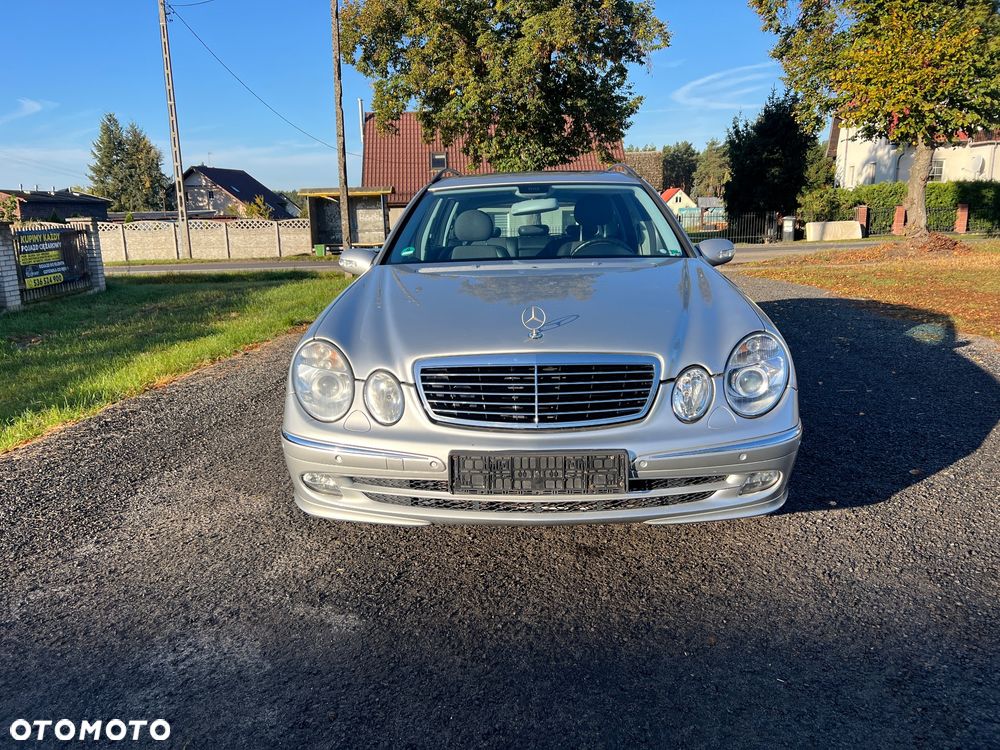 Mercedes-Benz E-Class 2005 photo 2