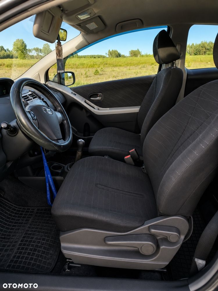 Toyota Yaris 1.3 Luna Premium - 15