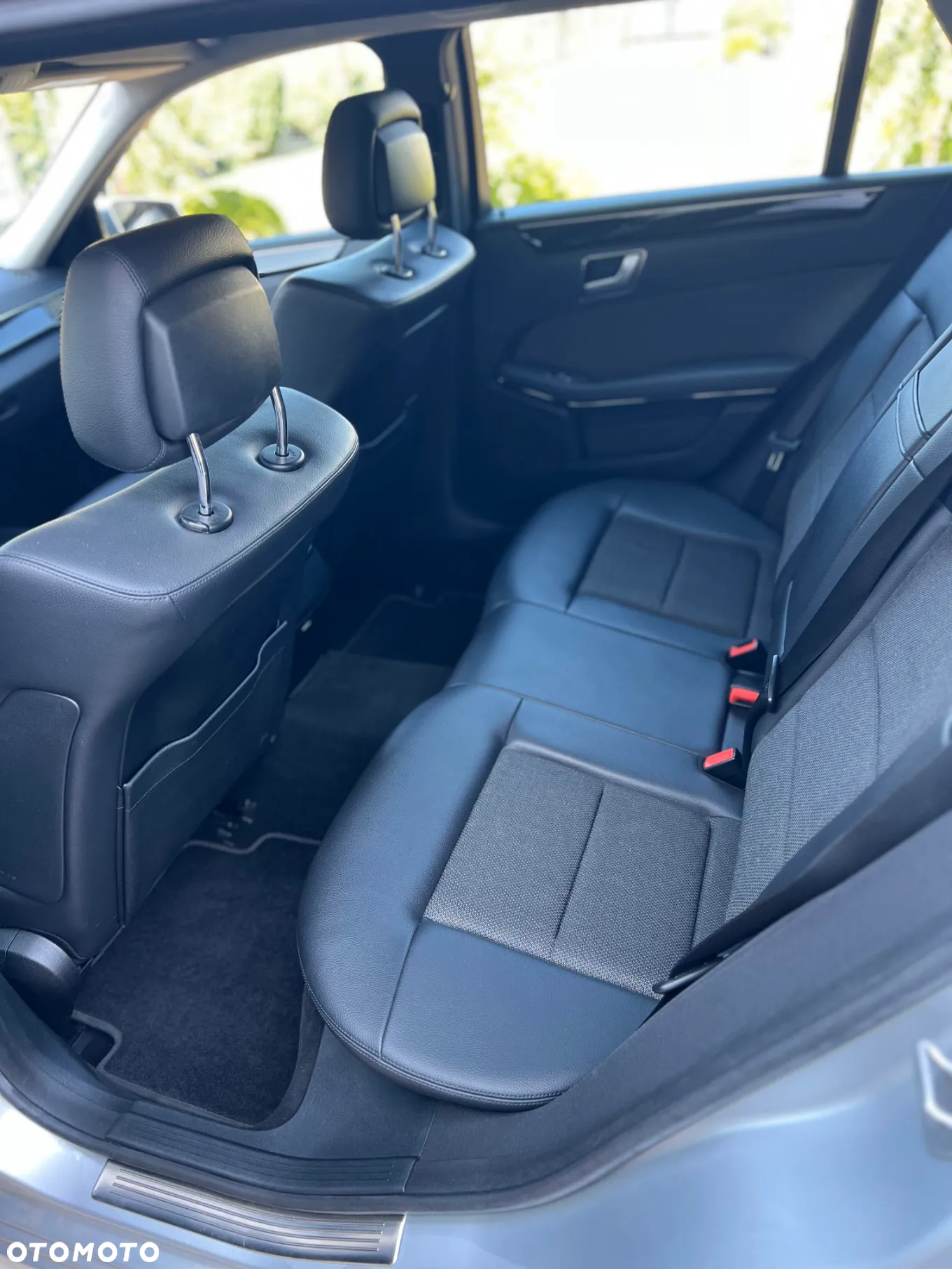 Mercedes-Benz Klasa E 220 CDI BlueEff Avantgarde - 13