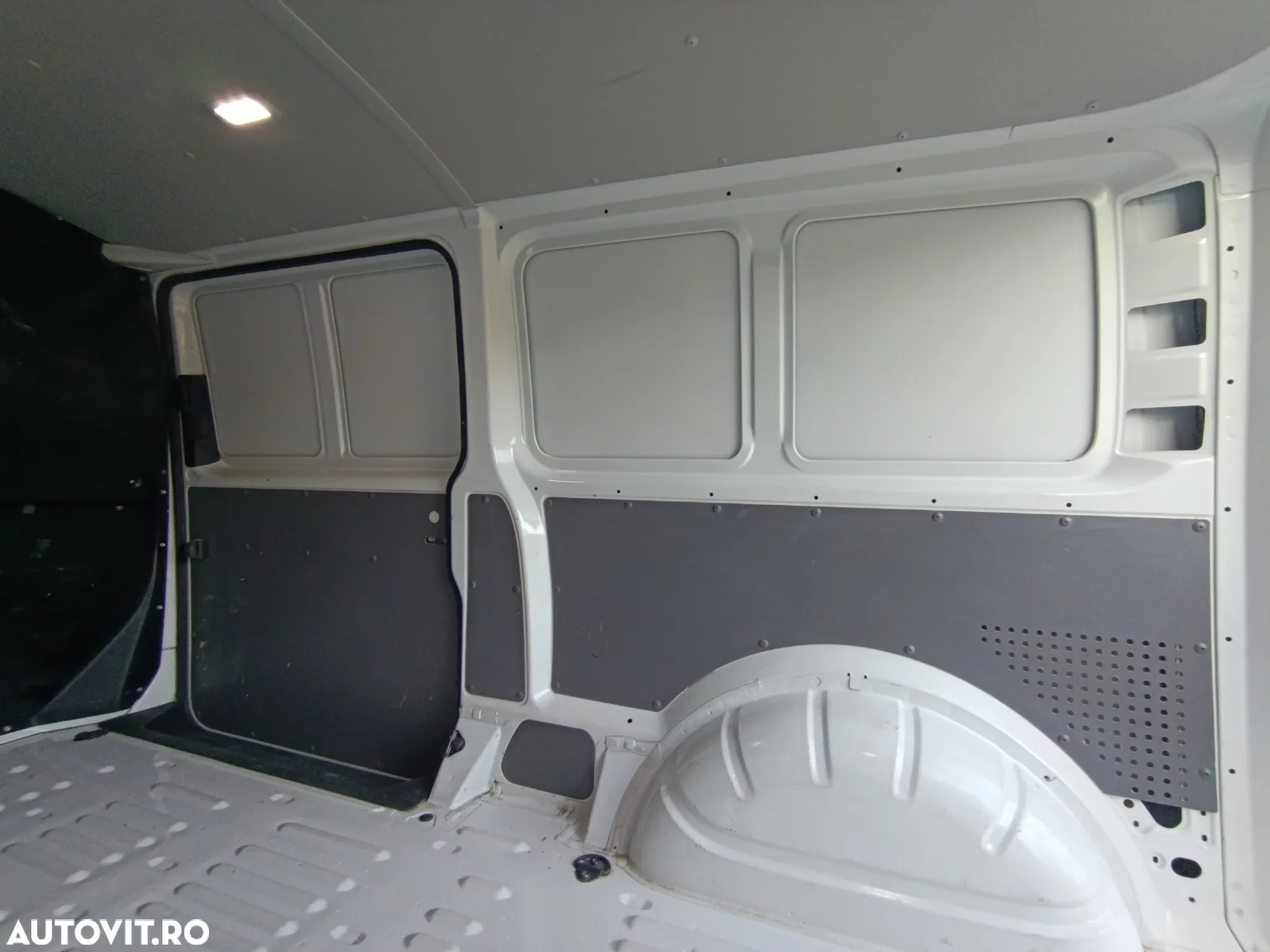 Volkswagen Transporter - 14