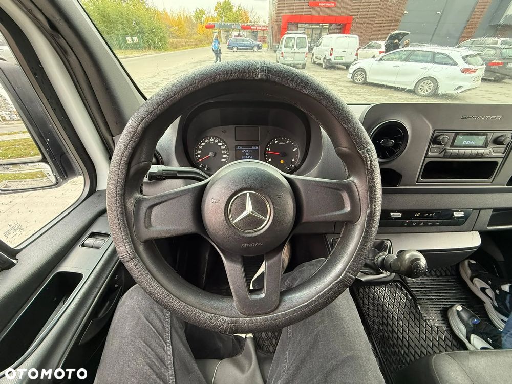 Mercedes-Benz Sprinter - 13
