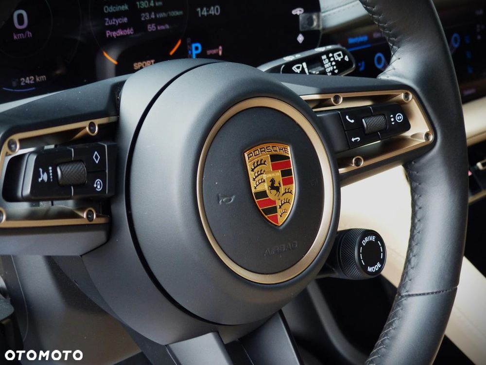 Porsche Taycan Turbo - 23