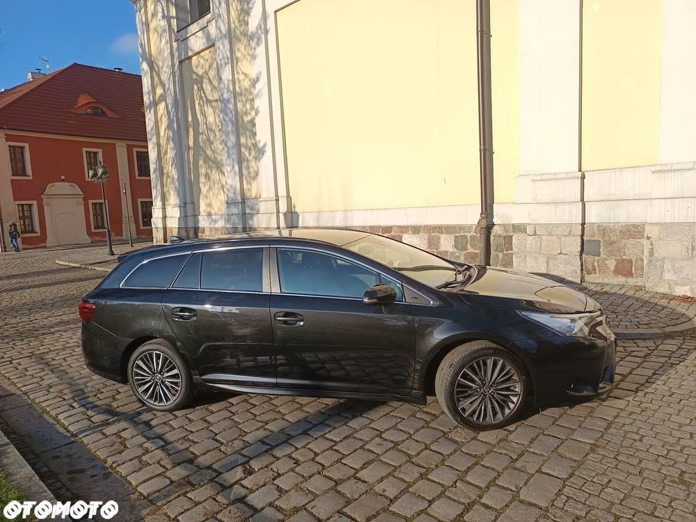 Toyota Avensis 1.8 Premium - 25
