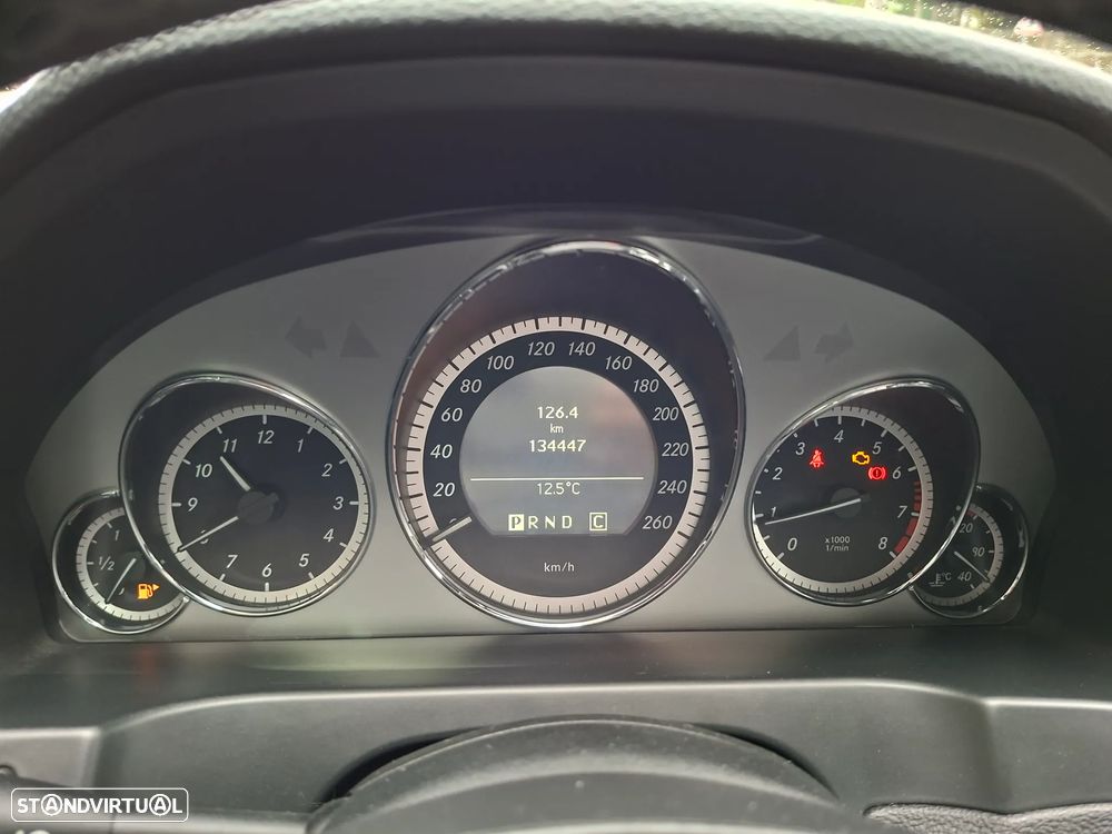 Mercedes-Benz E 250 BlueEFFICIENCY 7G-TRONIC Avantgarde - 28
