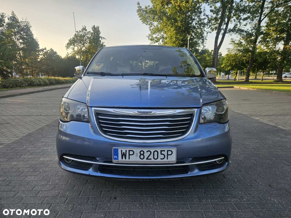 Chrysler Town & Country 3.6 Limited - 10