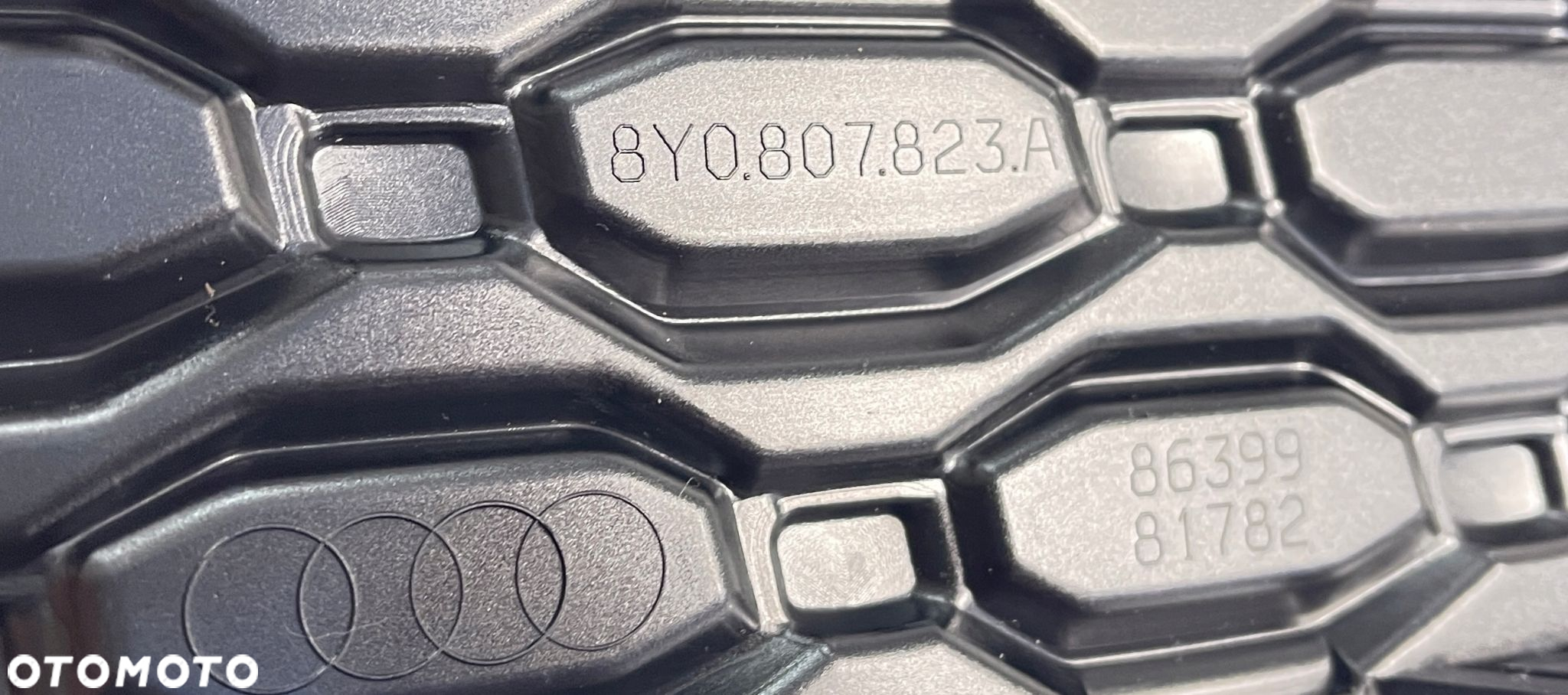 : AUDI RS3 21- 8Y ŚRODKOWA KRATKA ZDERZAKA TYŁ - 13