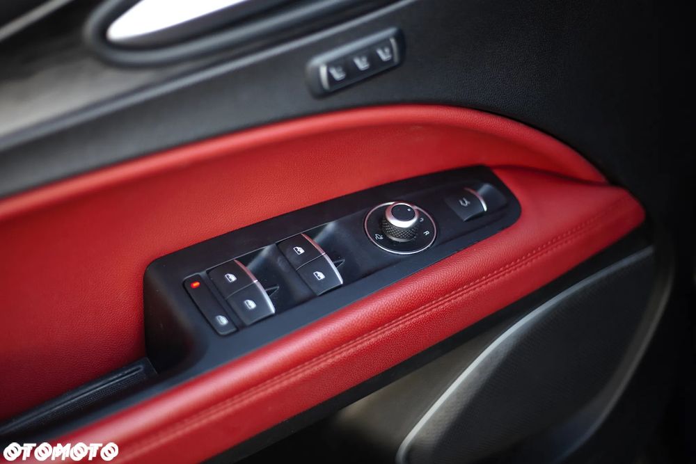 Alfa Romeo Stelvio 2.0 Turbo Q4 - 25