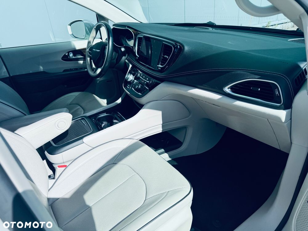 Chrysler Pacifica - 10