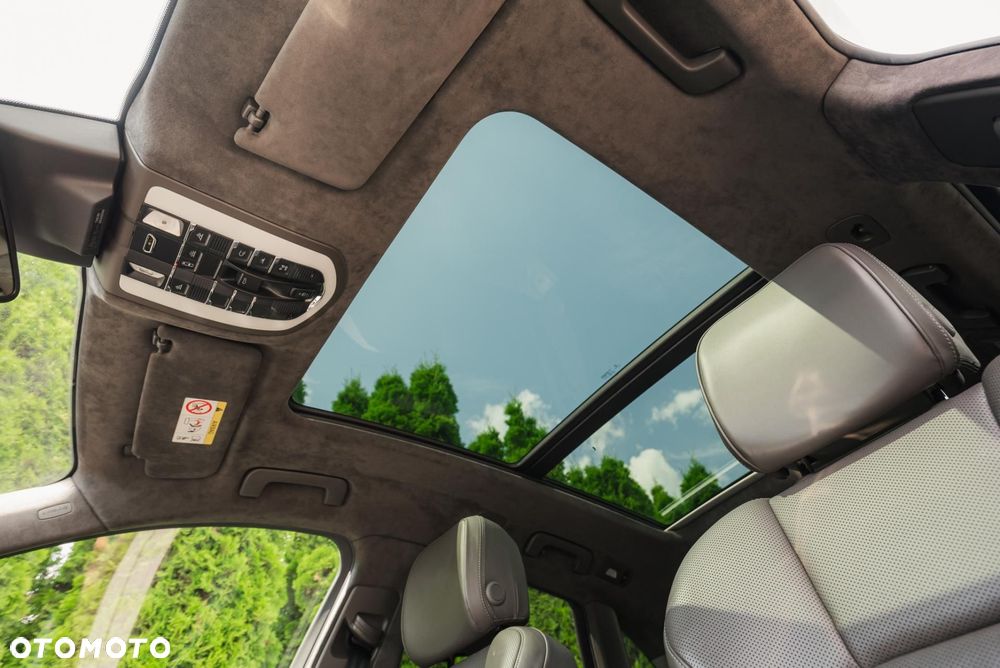 Porsche Macan Turbo - 35