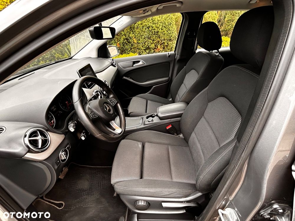 Mercedes-Benz Klasa B 180 7G-DCT Style - 25