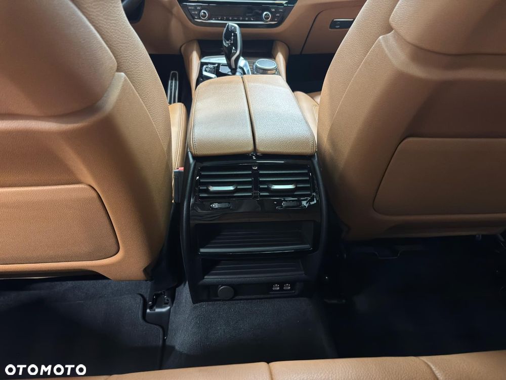 BMW Seria 5 540d xDrive - 14
