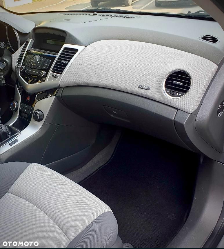 Chevrolet Cruze 1.6 Base - 8