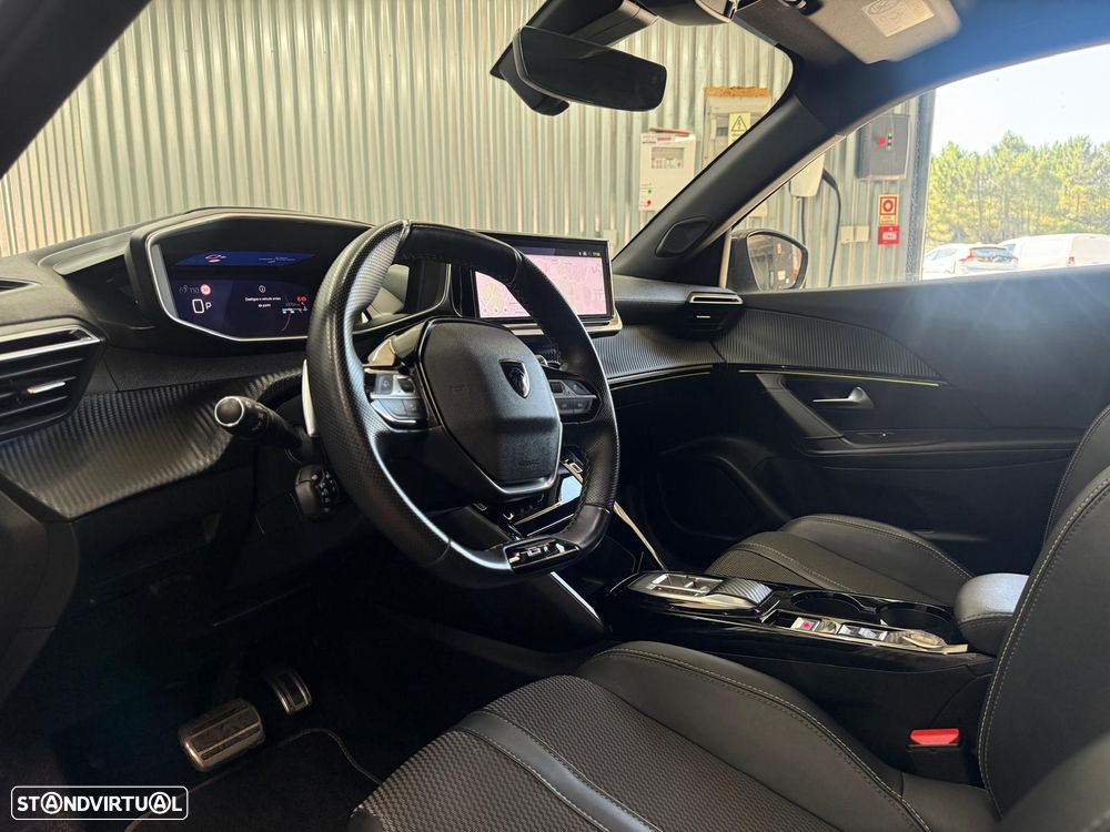Peugeot 2008 1.2 PureTech GT EAT8 - 24