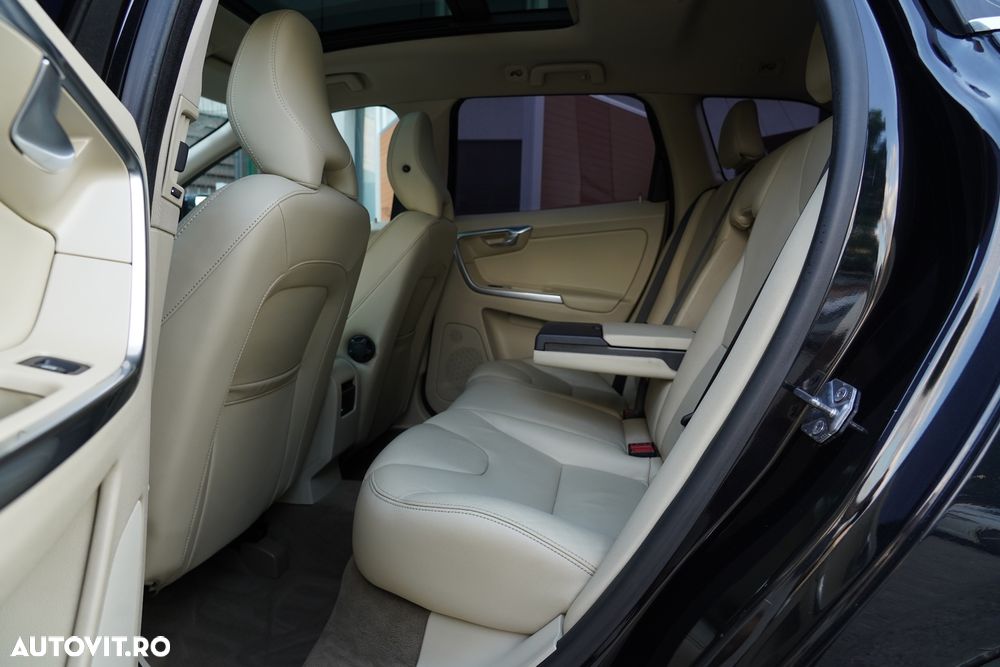 Volvo XC 60 D4 AWD Geartronic Summum - 9