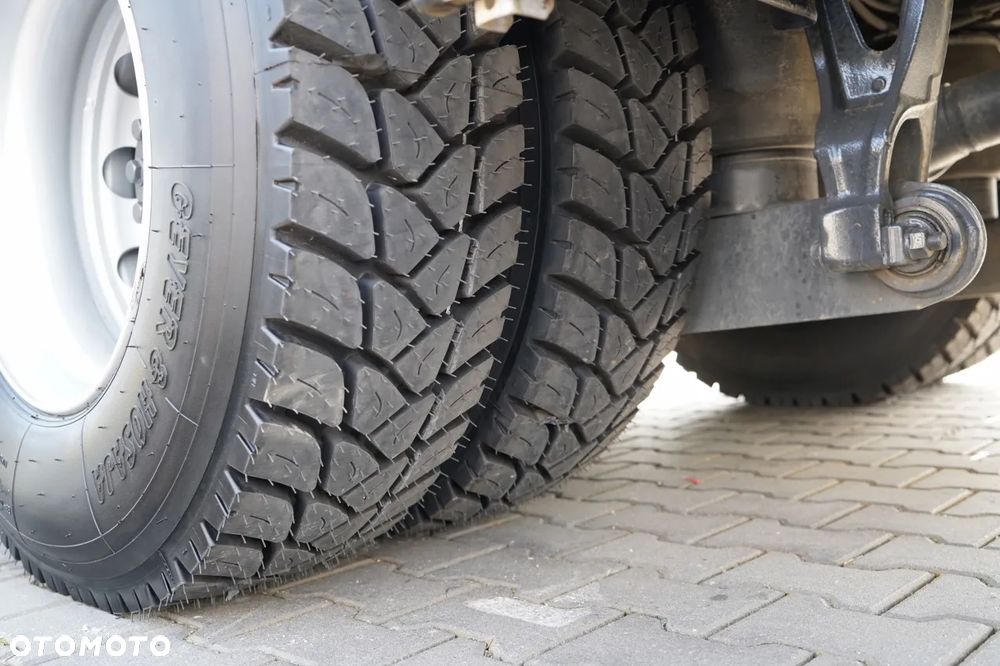 Mercedes-Benz / AROCS 2643 / 6x2 / SKRZYNIOWY - 6,4 M / HDS palfinger pk 20001-k - wysów: 10,2 M / OŚ PODNOSZONA / STEROWANIE RADIOWE / ROTATOR / WIDŁY / OPONY 100 % / 2017 ROK - 26