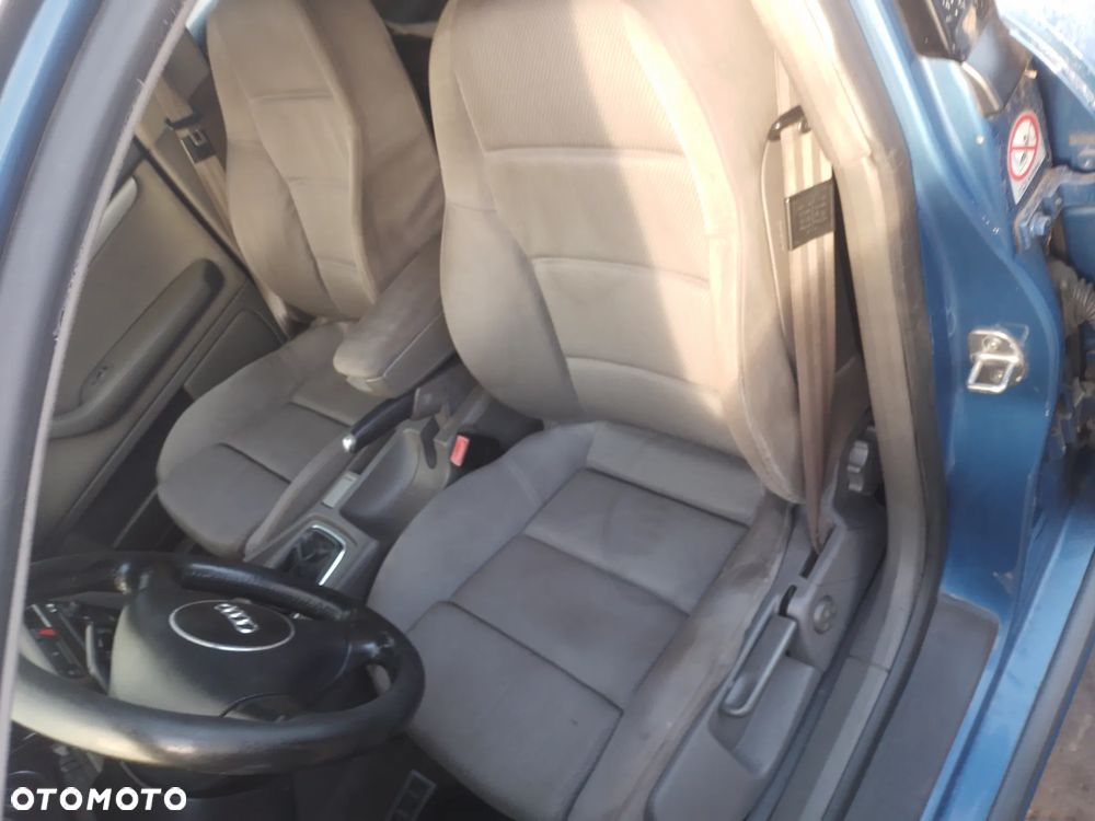 AUDI A4 B6 AVANT 1.9 TDI AVF -  PODŁOKIETNIK - 18