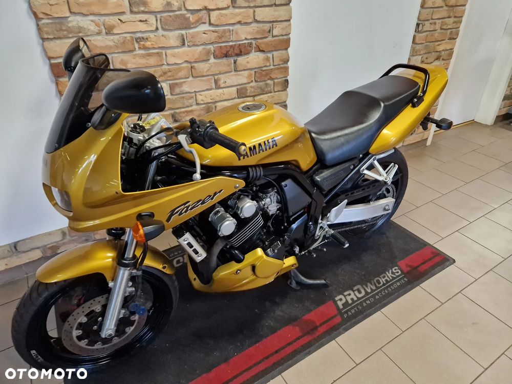 Yamaha FZS - 10