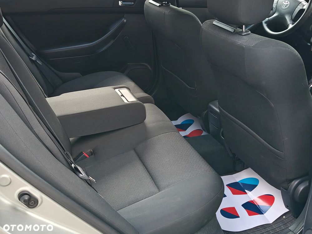 Toyota Avensis 2.0 D-4D Premium - 17
