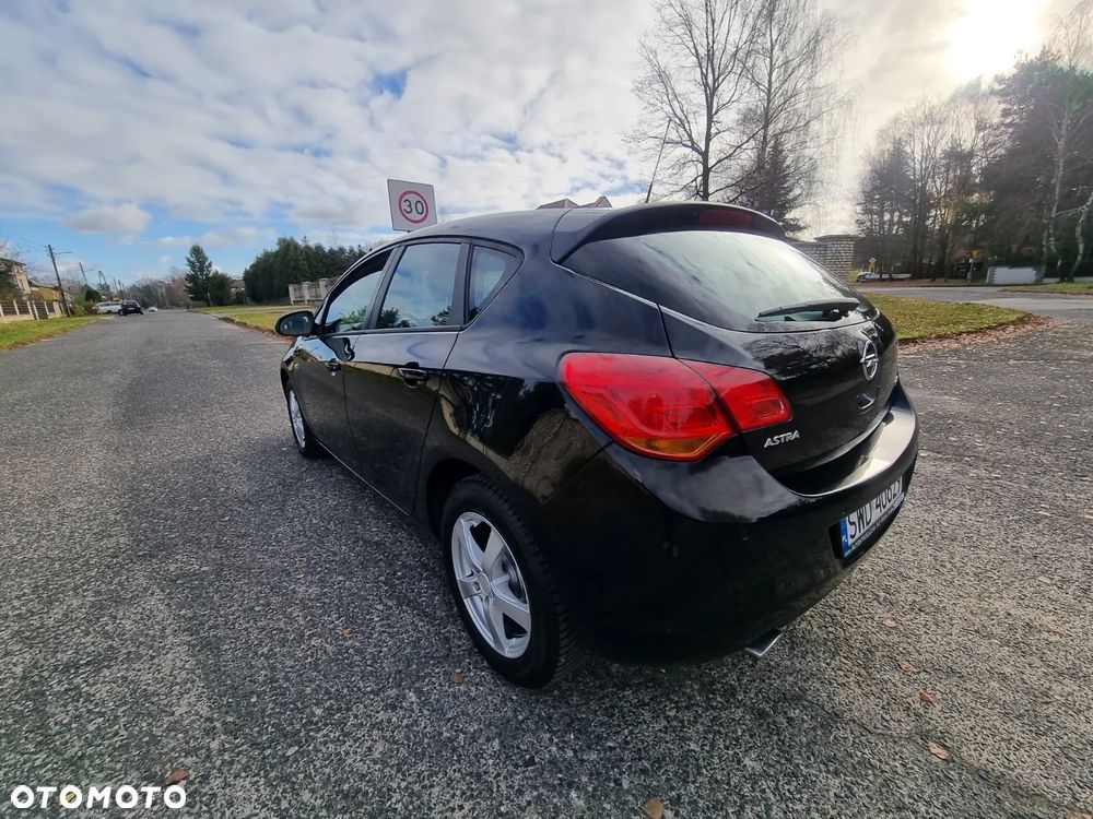 Opel Astra 1.4 T Enjoy S&S - 12
