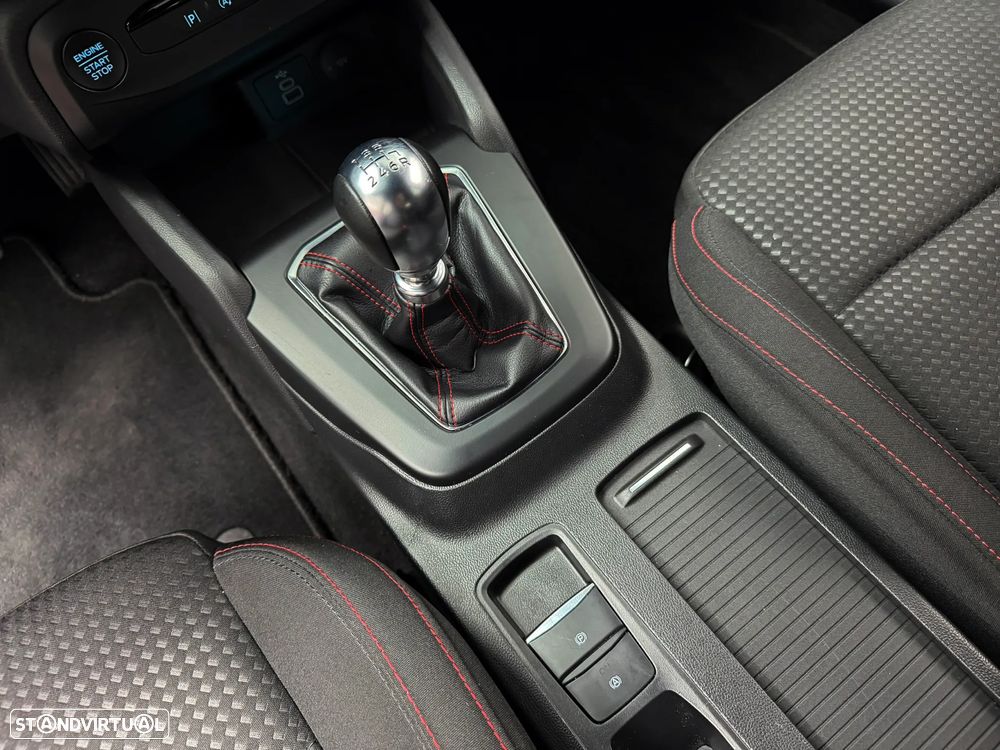 Ford Focus 1.0 EcoBoost MHEV ST-Line - 27