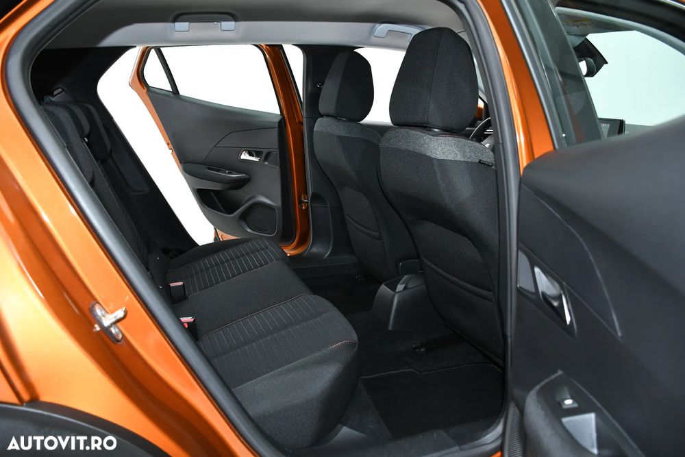 Peugeot 2008 1.2 L PureTech STT EAT8 Allure - 6