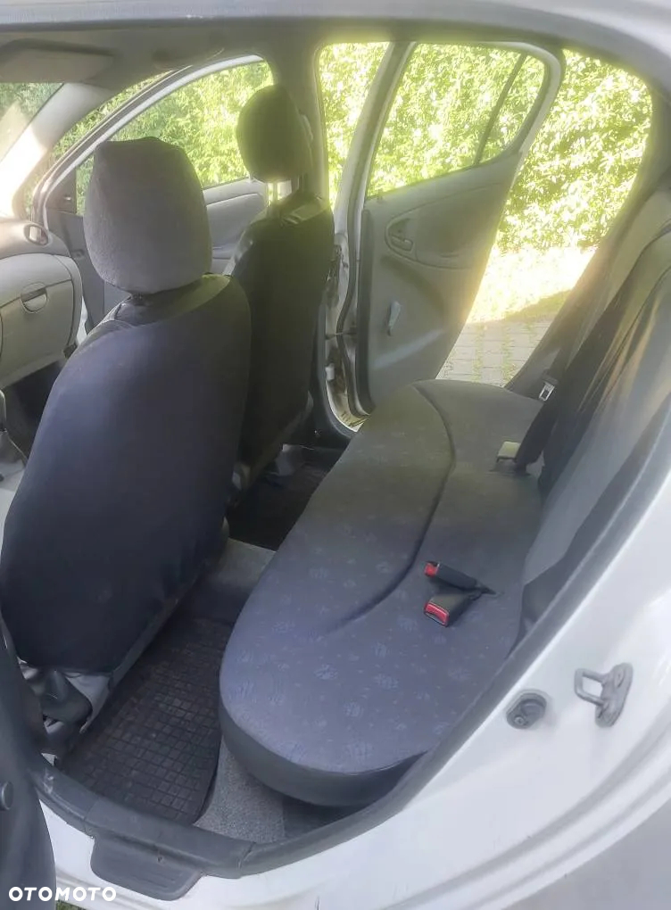 Toyota Yaris - 5