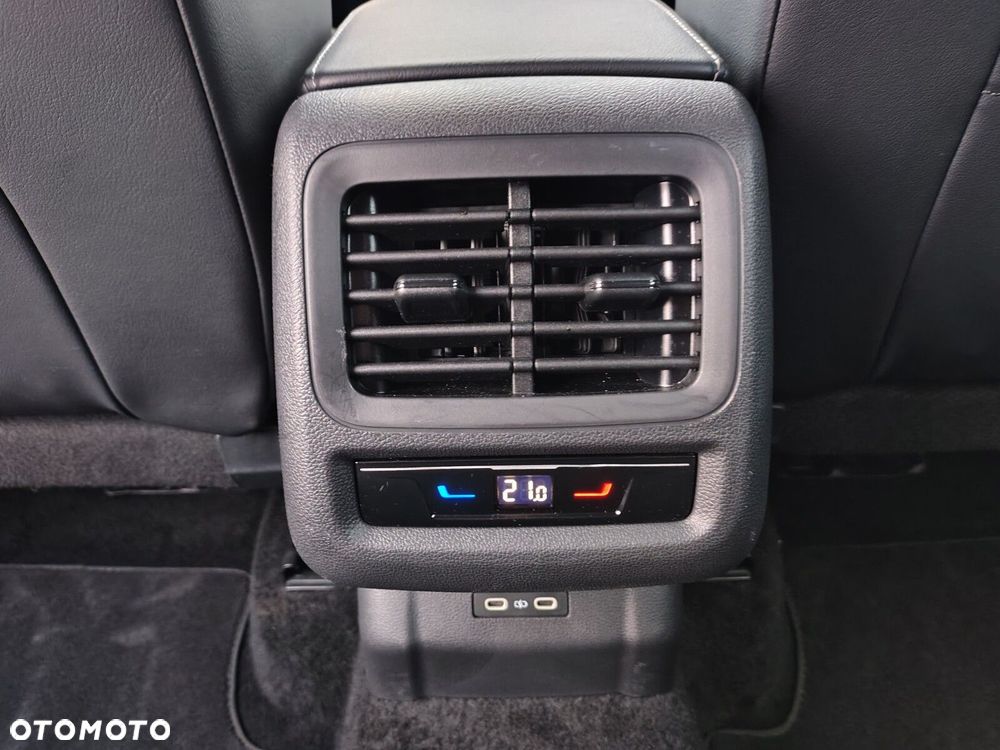 Volkswagen T-Roc 1.5 eTSI R-Line DSG - 29