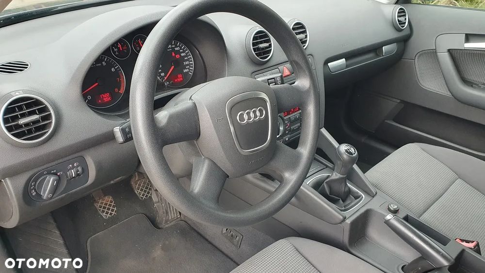 Audi A3 Sportback 1.6 Attraction - 9