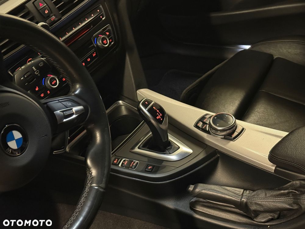BMW Seria 3 328i xDrive - 26