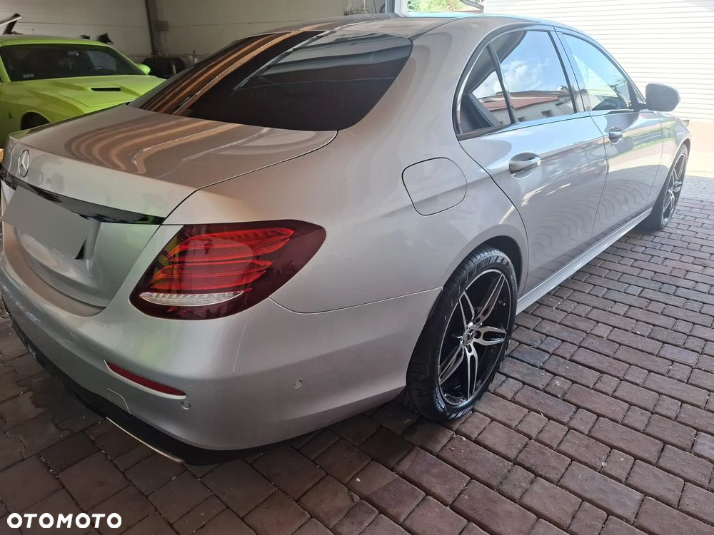 Mercedes-Benz Klasa E 250 9G-TRONIC AMG Line - 4