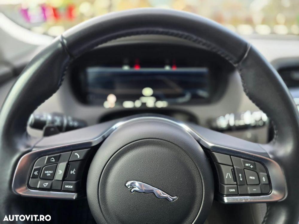 Jaguar F-Pace 30t AWD Portfolio - 18