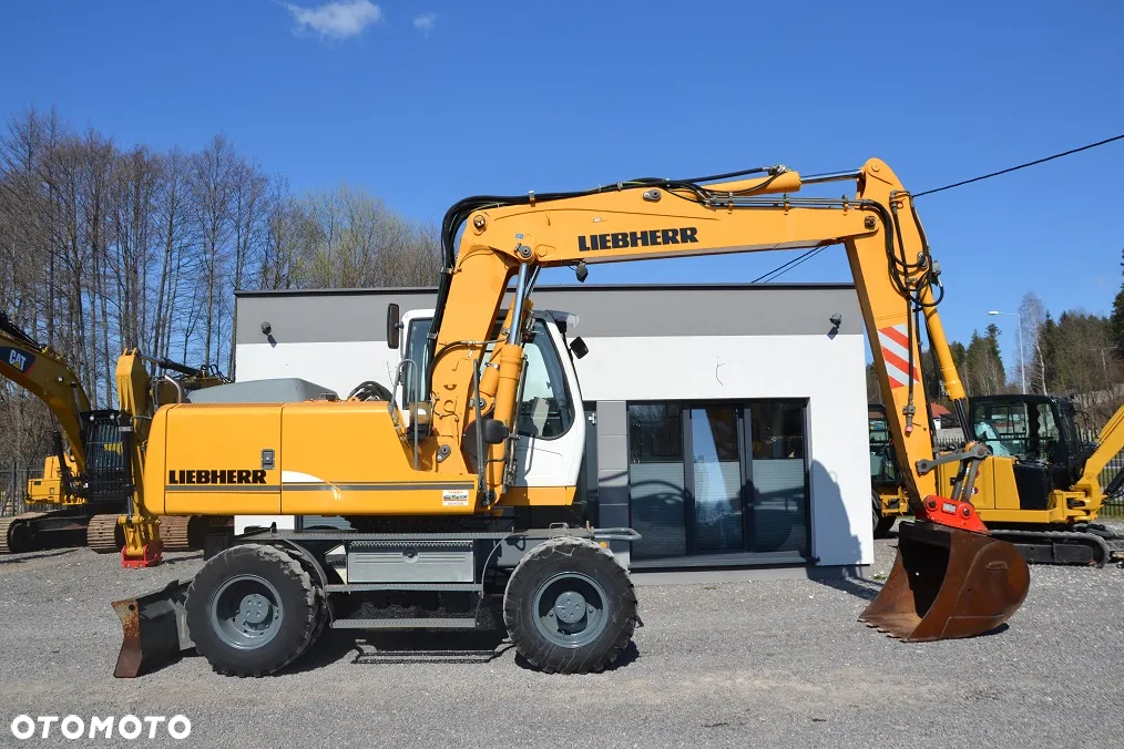 Liebherr A900 C - 12