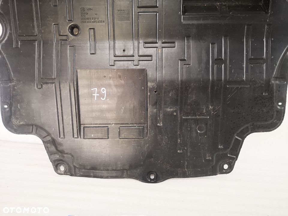 VW PASSAT B6 / B7 / CC PŁYTA POD SILNIK / OSŁONA PODWOZIA NR 3C0825237H NR AUKCJI OSŁ79 - 2